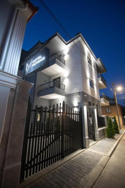 Mergan Hotel Korça Exteriör bild